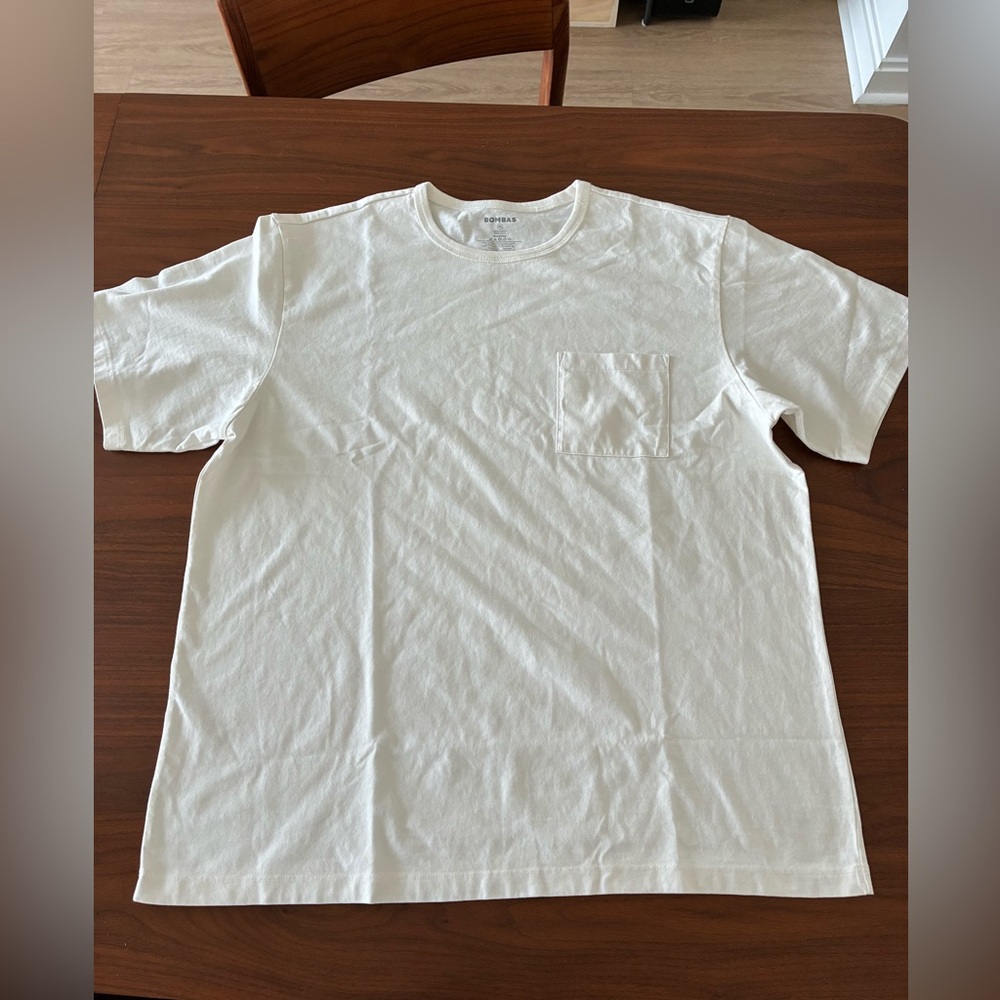 Men’s XL Bombas soft white T shirt NWOT